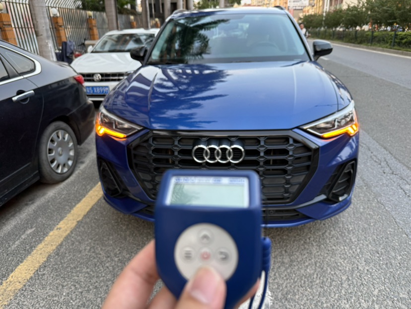 Audi Q3 2020 car image #3