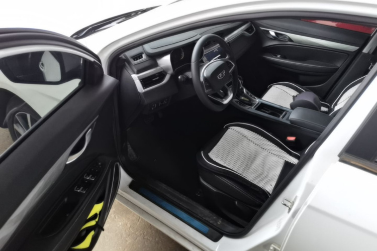 GEELY Emgrand 2019 car image #18