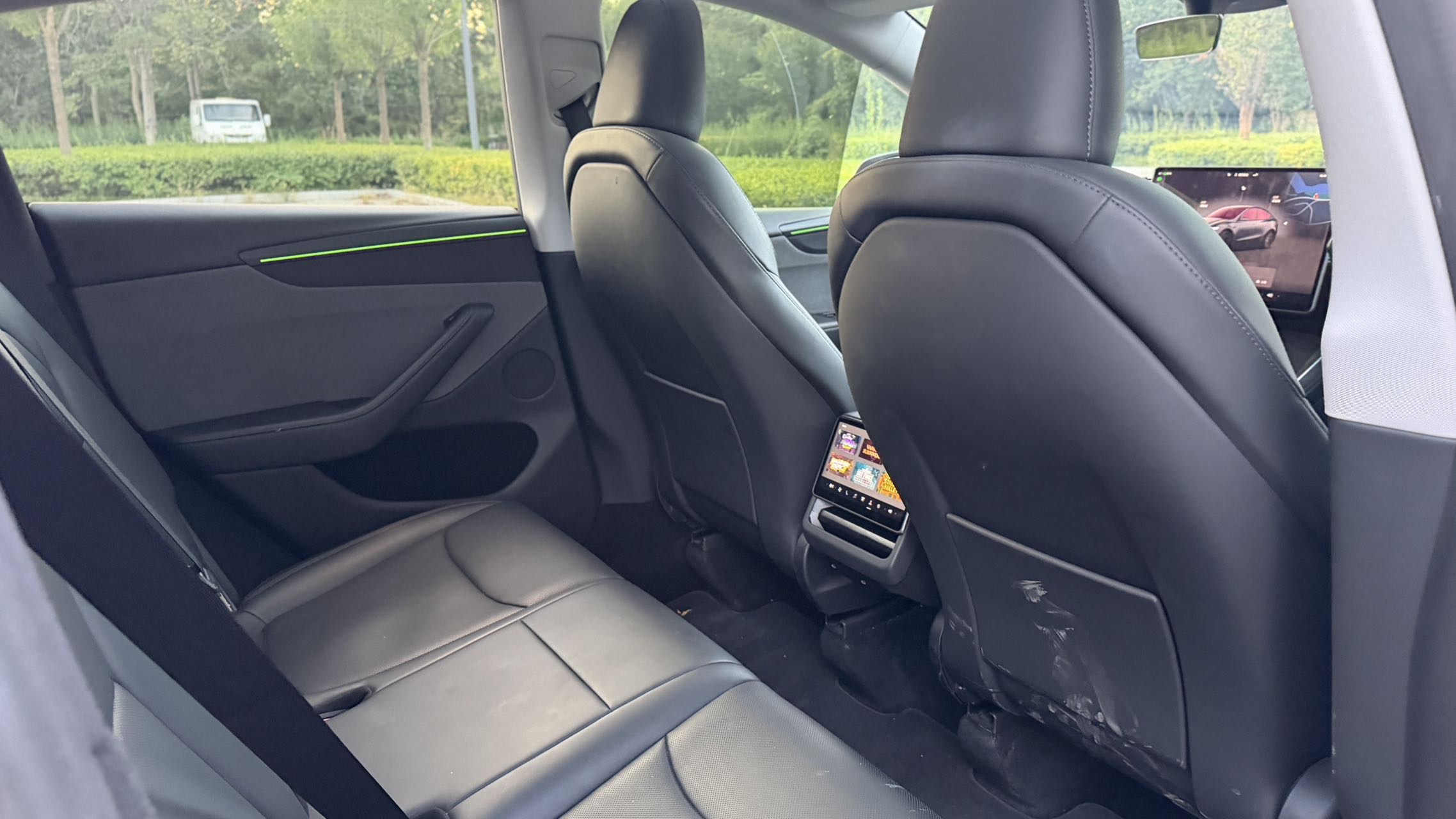 Tesla Model Y 2025 immagine di auto #7