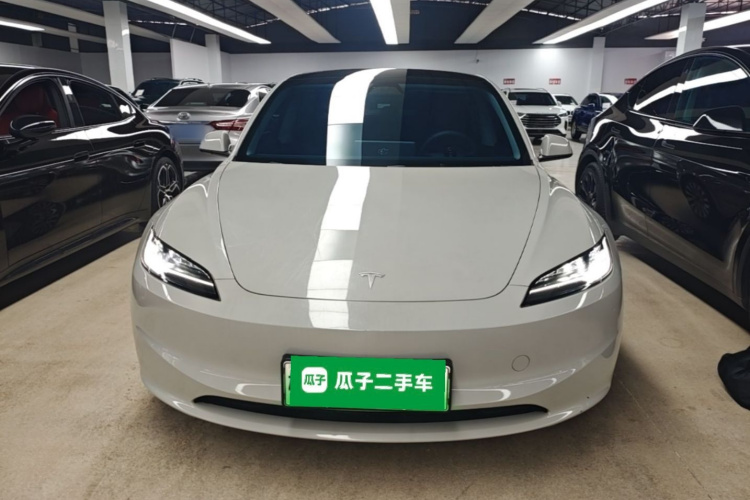 Tesla Model 3 2024 car image #3