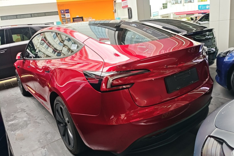 Tesla Model 3 2025 immagine di auto #5