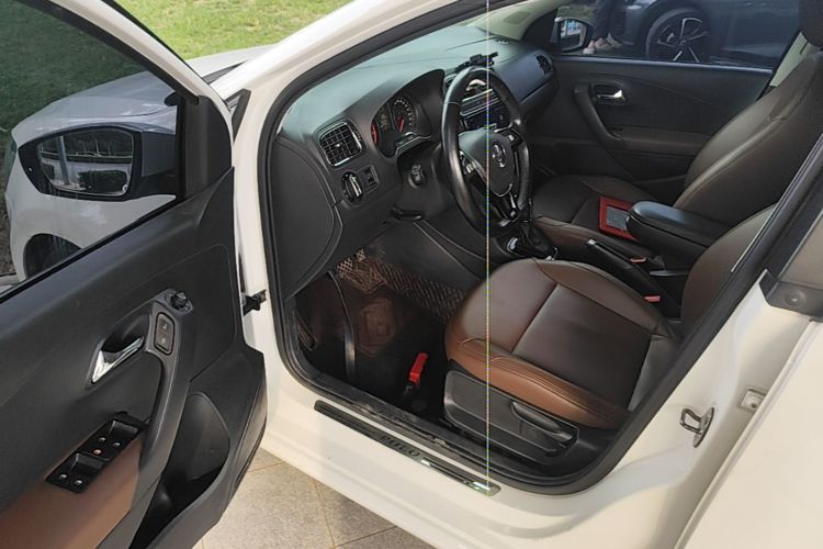 Volkswagen Polo 2017 car image #16