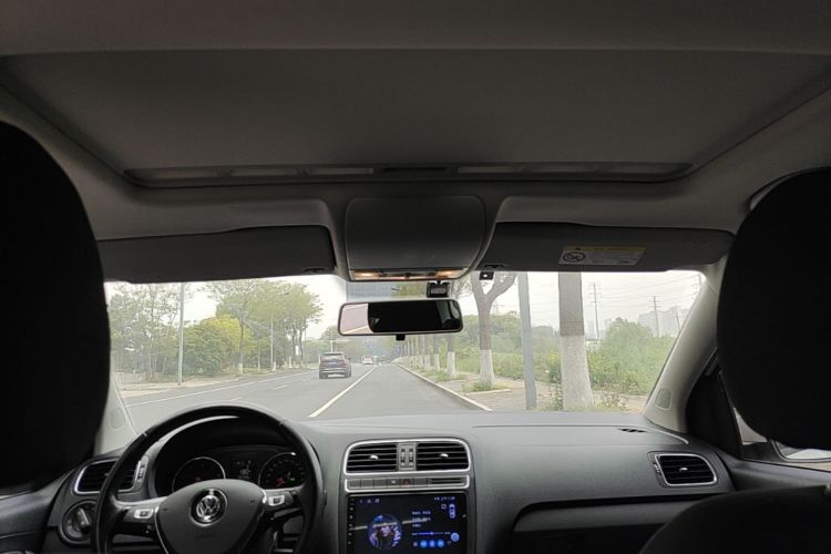 Volkswagen Polo 2017 car image #18