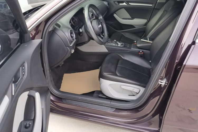 Audi A3 2018 car image #16