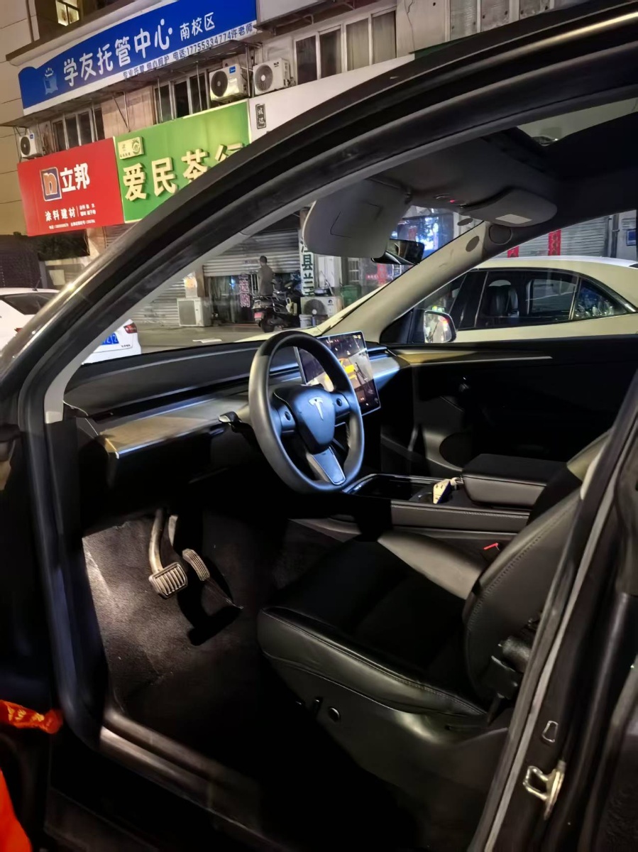 Tesla Model Y 2022 #4 Tesla Model Y 2022 car image #4