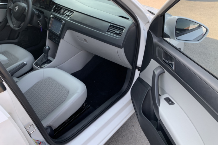 Skoda Rapid 2015 #22 Skoda Rapid 2015 image de voiture #22