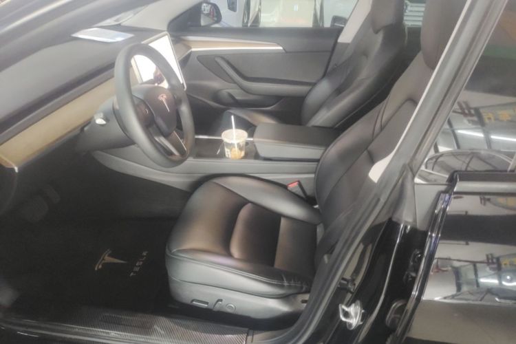 Tesla Model 3 2022 car image #19