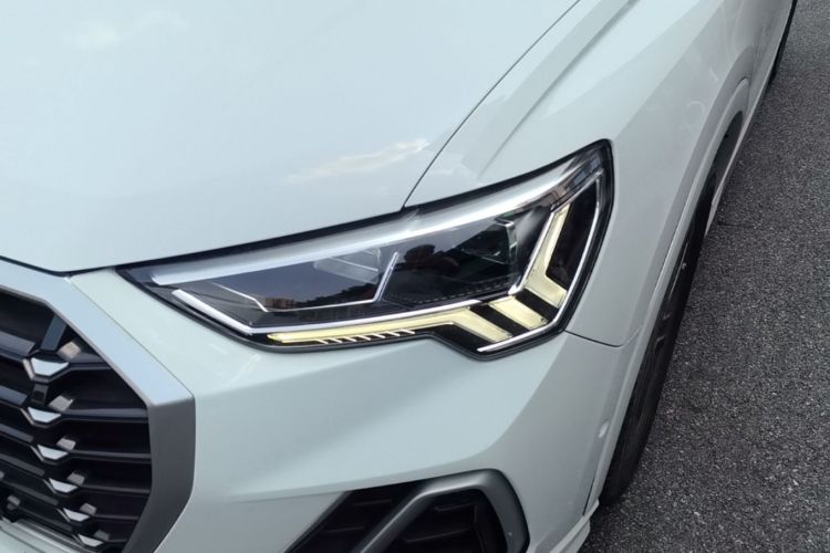 Audi Q3 2023 car image #24
