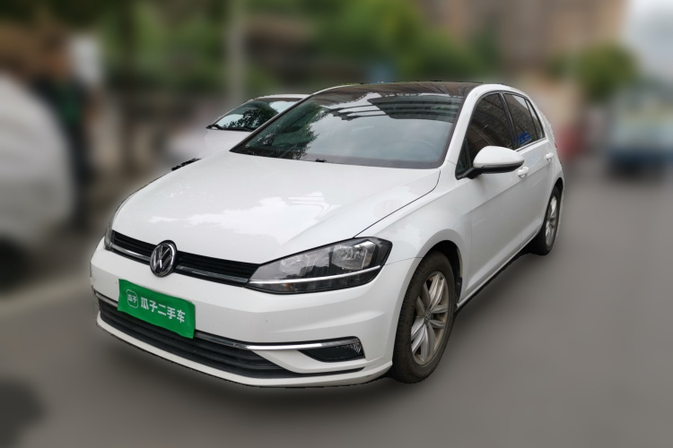 Volkswagen Golf 2018 car image #2
