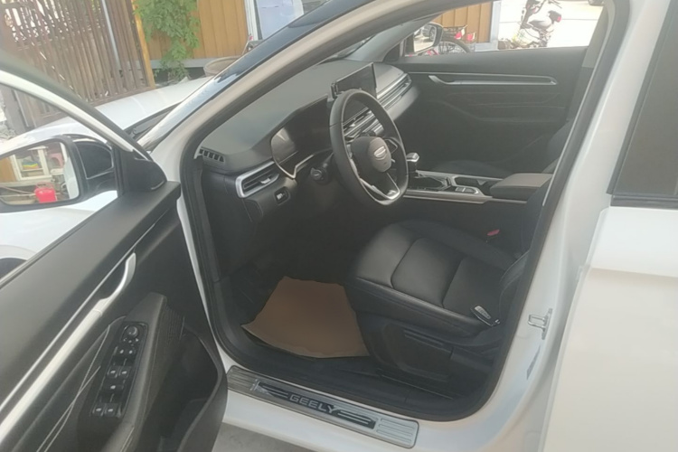 GEELY Emgrand 2024 #16 GEELY Emgrand 2024 car image #16