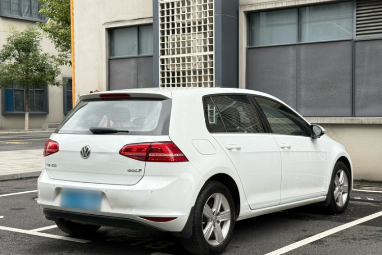 Volkswagen Golf 2016 car image #3