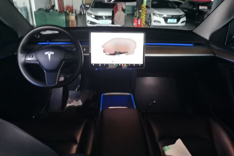 Tesla Model Y 2023 immagine di auto #10