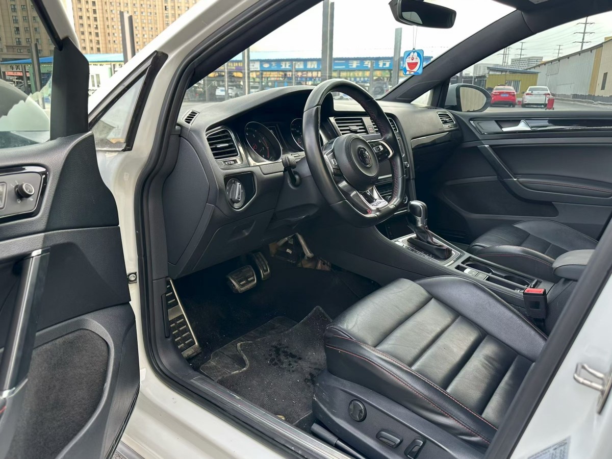 Volkswagen GolfGTI 2018 car image #4