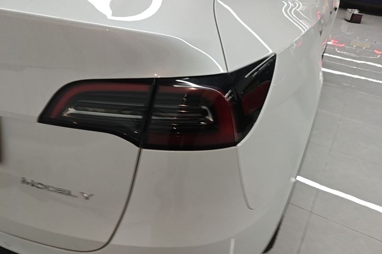 Tesla Model Y 2024 #8 Tesla Model Y 2024 car image #8