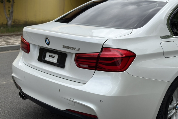 BMW 3 Series 2017 car image #9