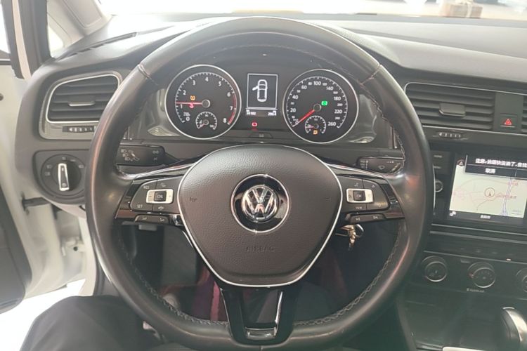 Volkswagen Golf 2020 car image #11