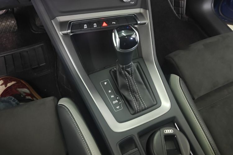 Audi Q3 2021 car image #14