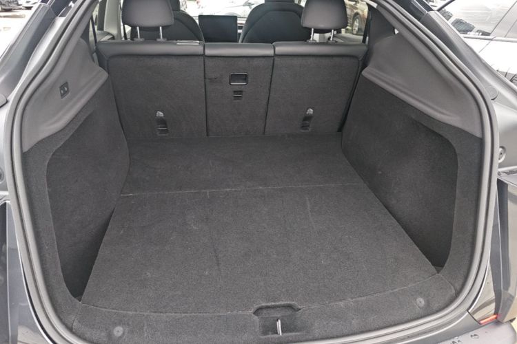 Tesla Model Y 2025 #19 Tesla Model Y 2025 car image #19