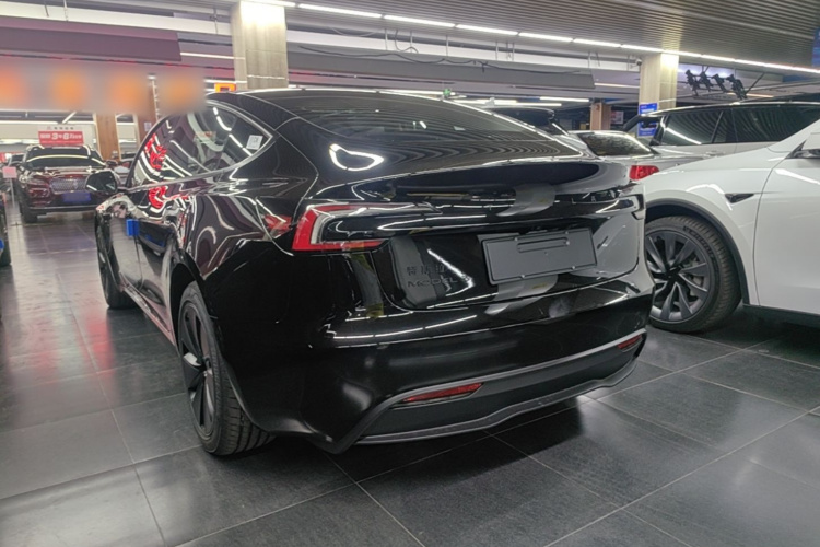 Tesla Model 3 2026 immagine di auto #7