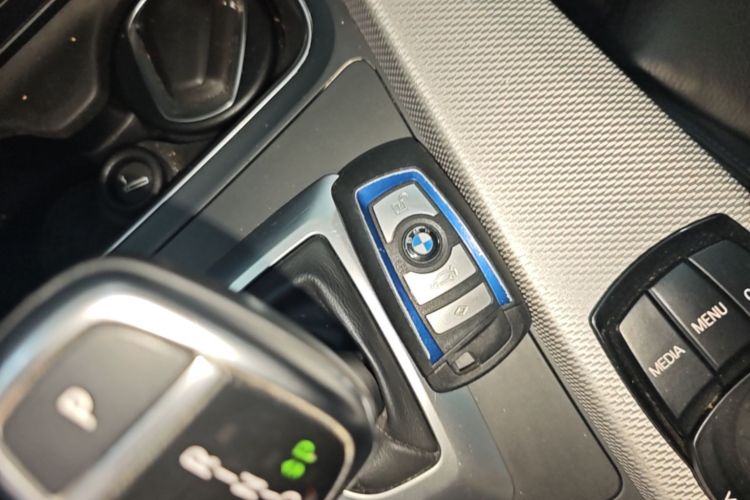 BMW 3 Series 2018 #14 BMW 3 Series 2018 car image #14
