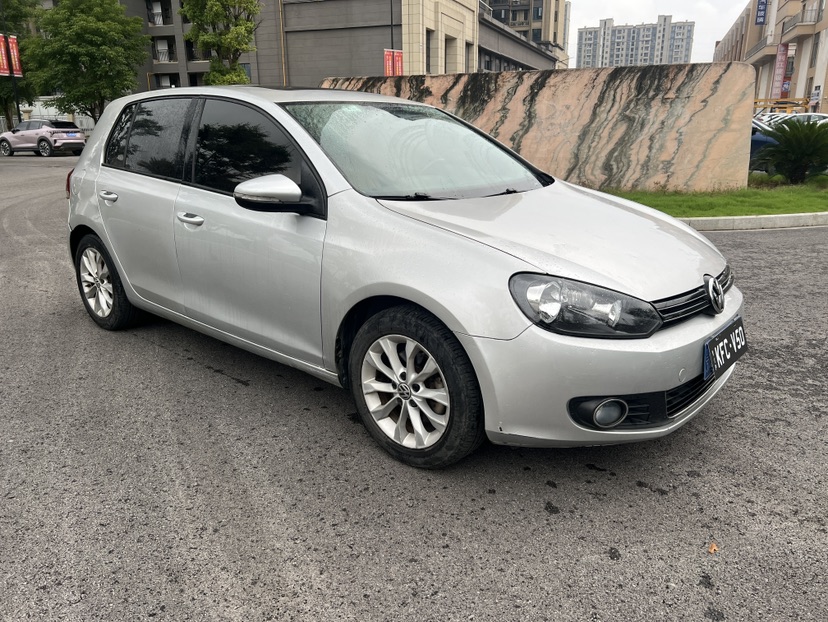 Volkswagen Golf 2011 car image #9