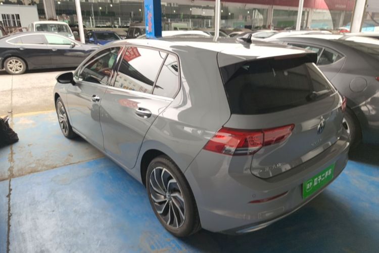 Volkswagen Golf 2022 car image #5