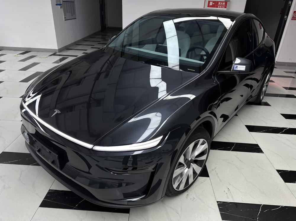 Tesla Model Y 2025 #8 Tesla Model Y 2025 car image #8