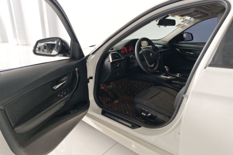 BMW 3 Series 2017 car image #16