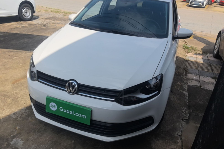 Volkswagen Polo 2018 car image #2