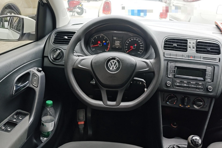 Volkswagen Polo 2016 car image #11