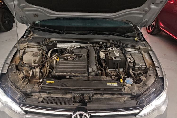 Volkswagen Golf 2023 car image #22