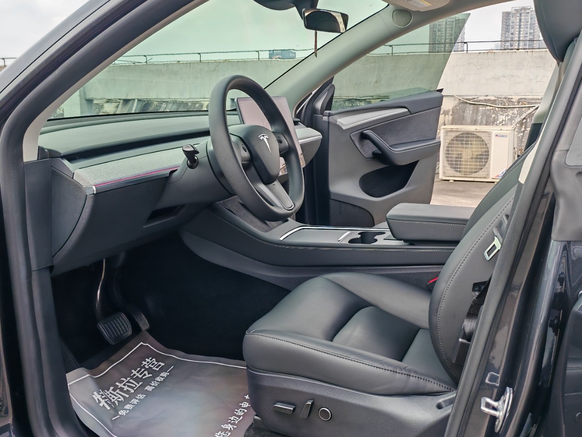 Tesla Model Y 2024 #8 Tesla Model Y 2024 car image #8