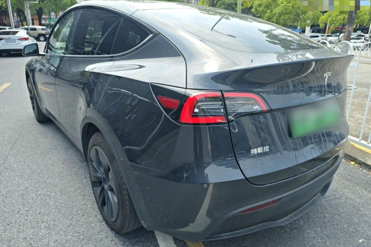 Tesla Model Y 2024 #5 Tesla Model Y 2024 car image #5