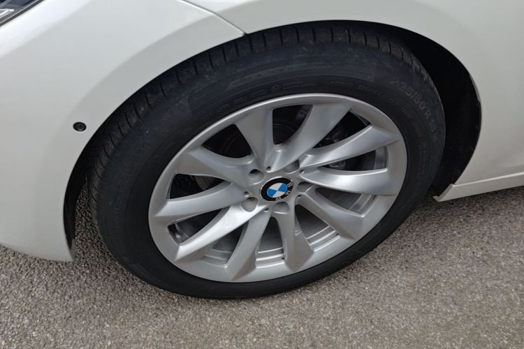 BMW 3 Series GT 2018 car image #9