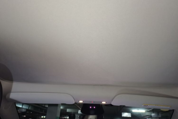 Tesla Model Y 2025 صورة سيارة #16