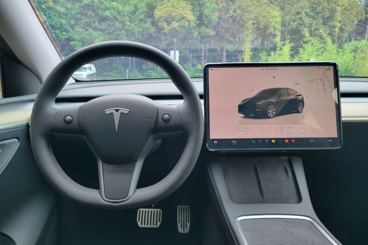 Tesla Model Y 2023 car image #20