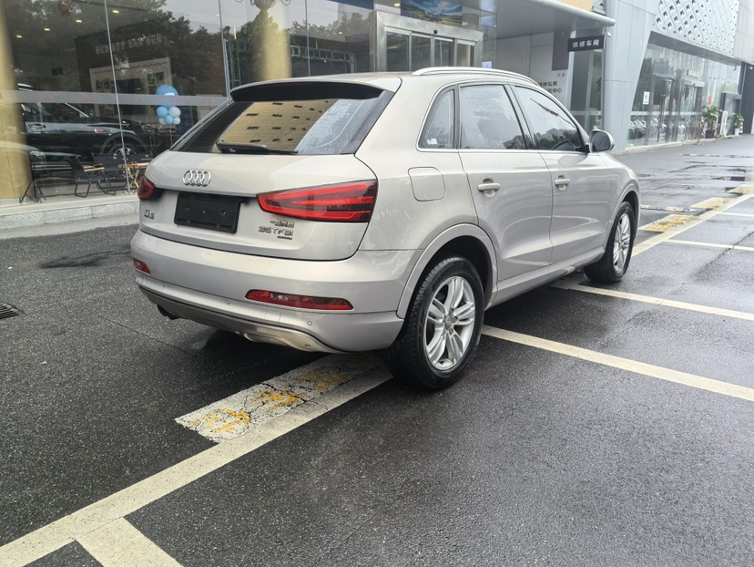 Audi Q3 2015 car image #3