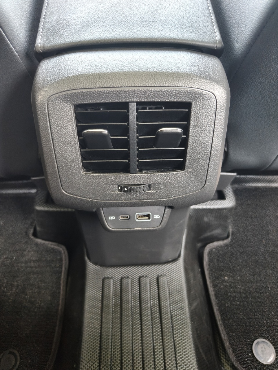 Volkswagen T-Cross 2023 #15 Volkswagen T-Cross 2023 car image #15