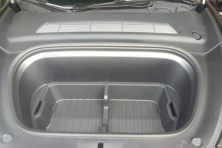Tesla Model Y 2024 #20 Tesla Model Y 2024 car image #20