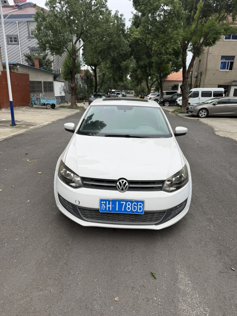 Volkswagen Polo 2012 Volkswagen Polo 2012 car image
