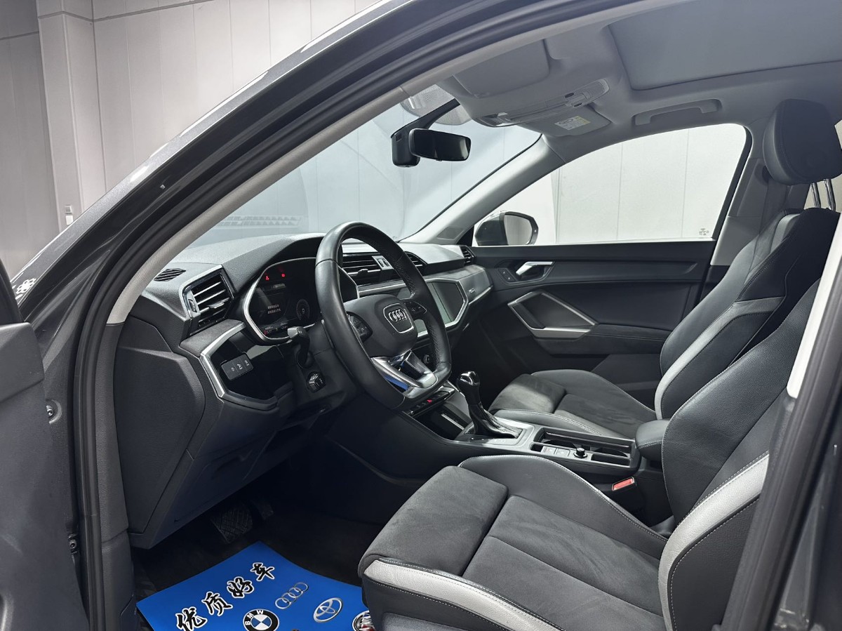 Audi Q3 2022 car image #4