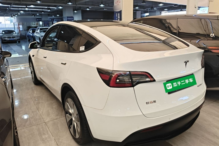 Tesla Model Y 2022 #5 Tesla Model Y 2022 car image #5