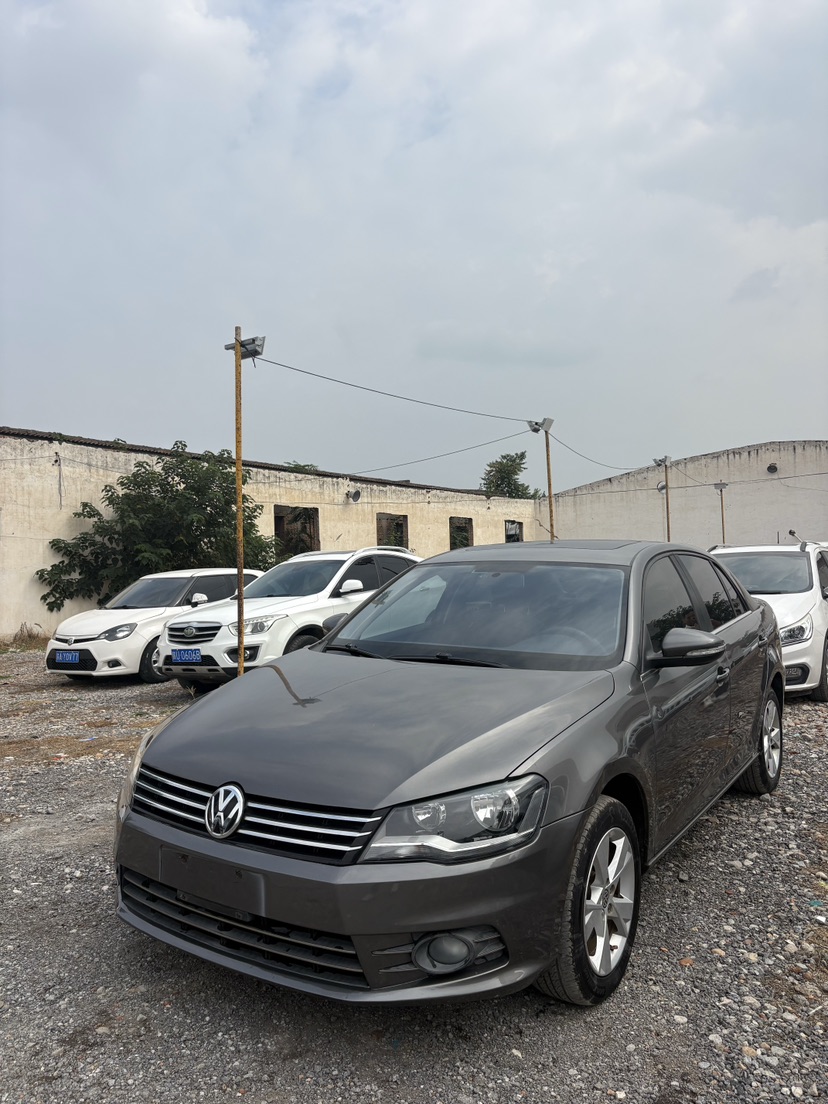 Volkswagen Bora 2013 car image 