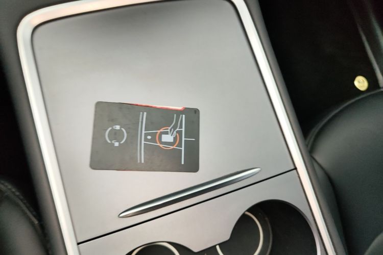 Tesla Model Y 2024 #9 Tesla Model Y 2024 car image #9