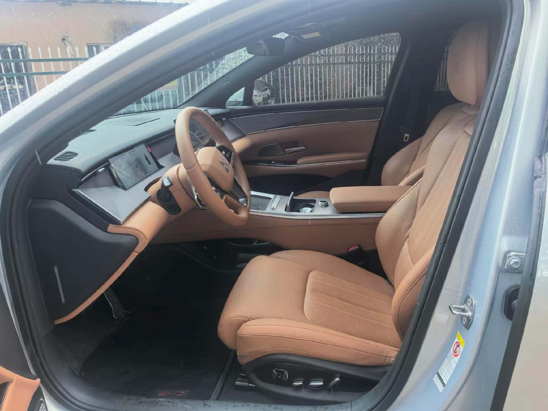 BYD HanL 2025 car image #2