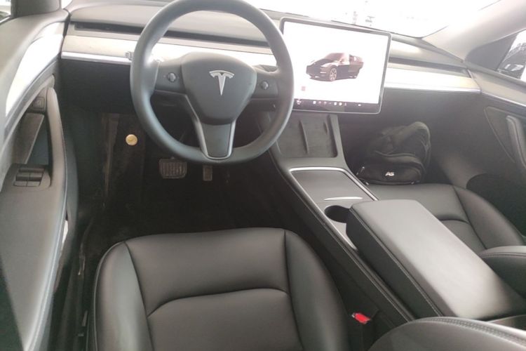 Tesla Model Y 2024 #10 Tesla Model Y 2024 car image #10