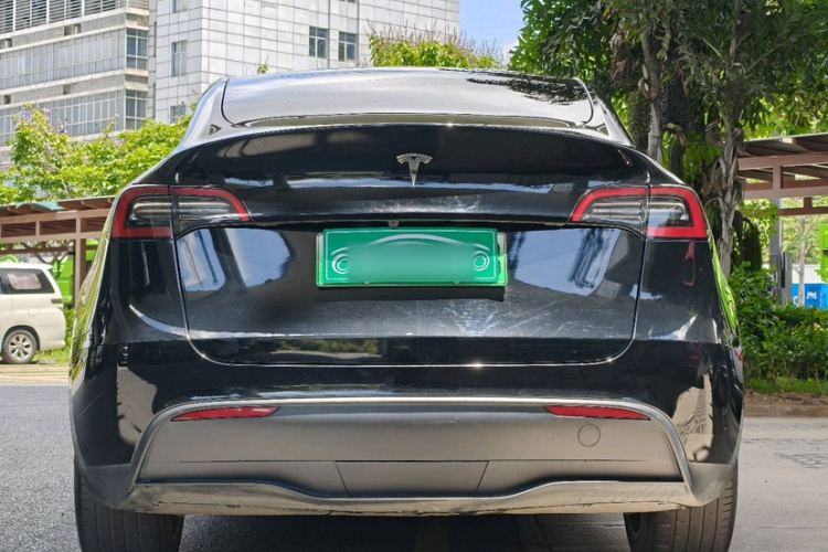 Tesla Model Y 2023 #5 Tesla Model Y 2023 صورة سيارة #5