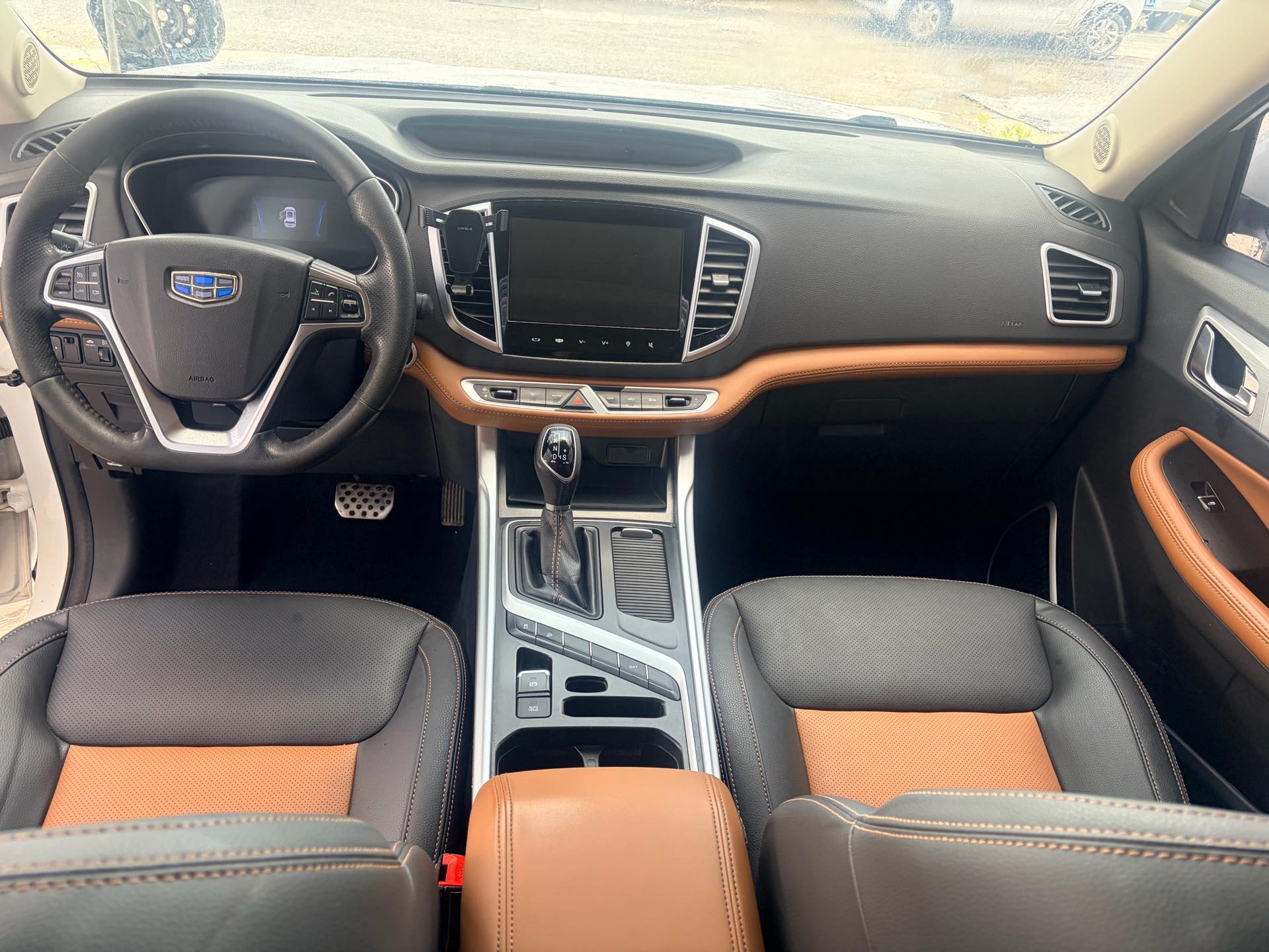 GEELY Vision X6 2019 car image #3