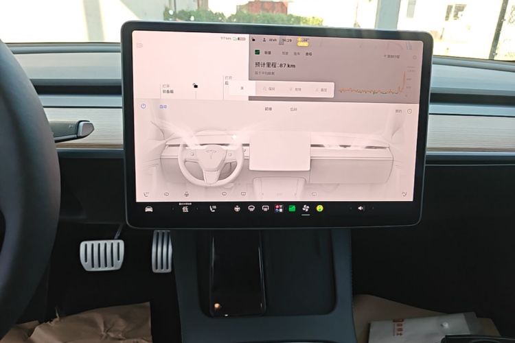 Tesla Model 3 2022 car image #13