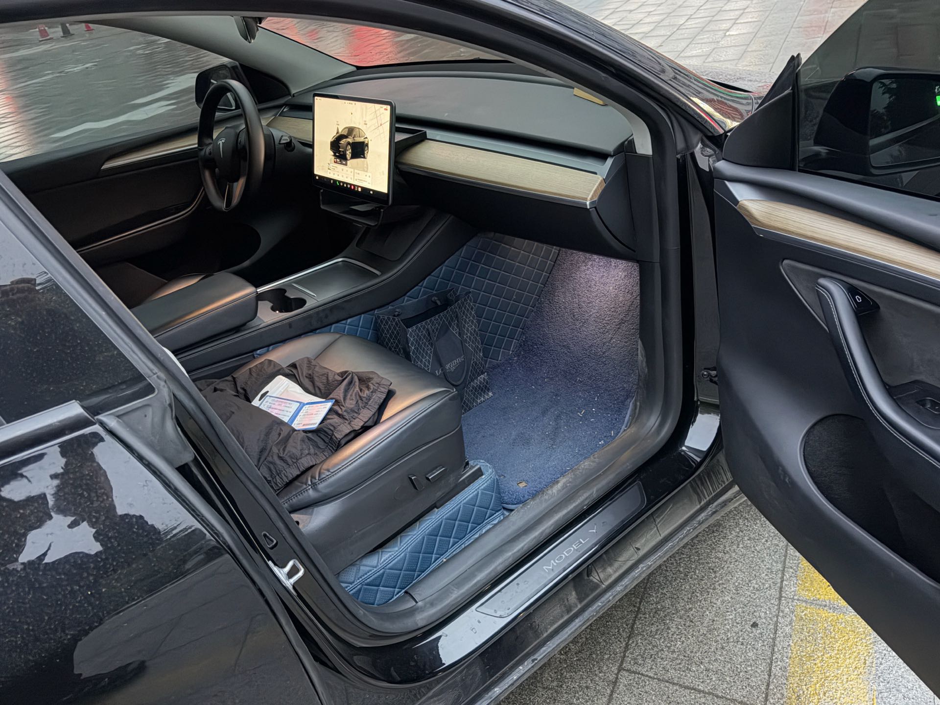 Tesla Model Y 2022 #5 Tesla Model Y 2022 car image #5